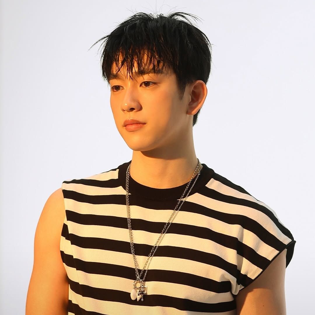 A moment captured by a fan of Park Jinyoung