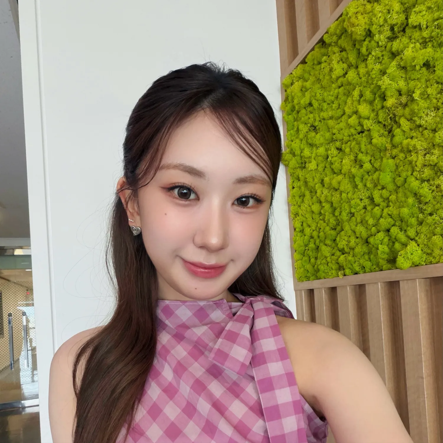 Cuplikan di balik layar dari Jeon Yujin