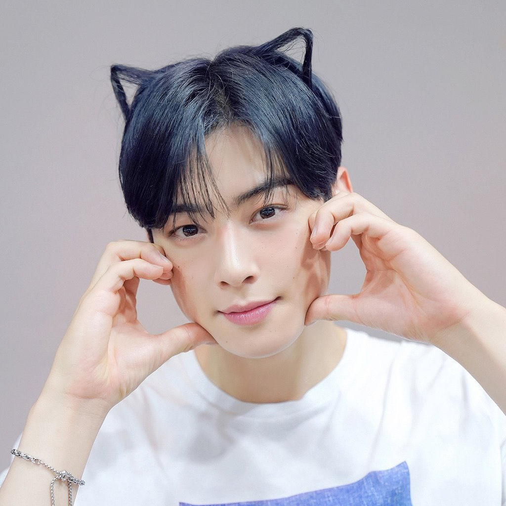 Latest photo of Cha Eunwoo