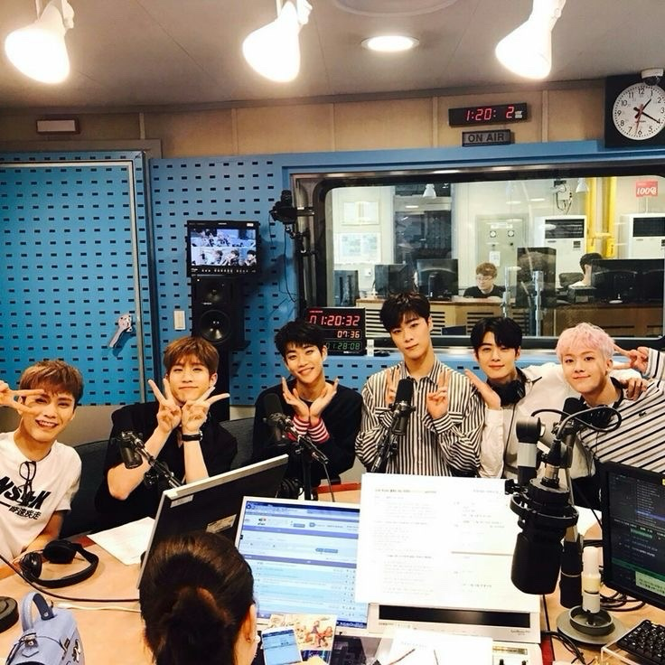 A moment captured by a fan of Cha Eunwoo