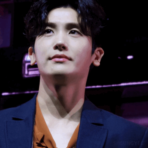 A moment captured by a fan of Park Hyungsik