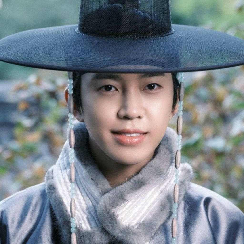 Behind-the-scenes cut of Lim Youngwoong