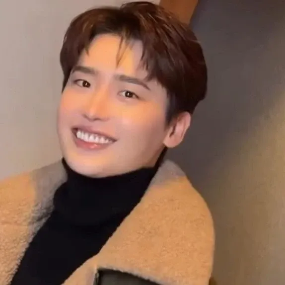 Cuplikan di balik layar dari Lee Jongsuk