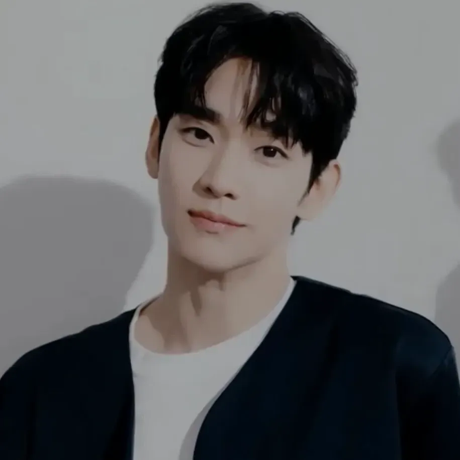 Behind-the-scenes cut of Kim Soohyun