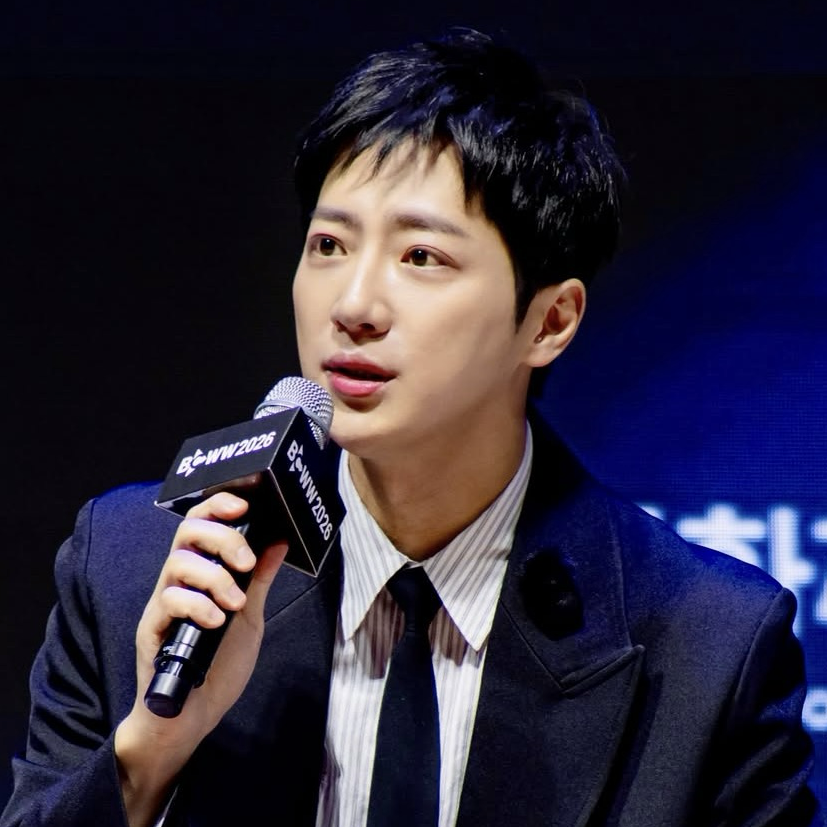 A moment captured by a fan of Lee Sangyeob