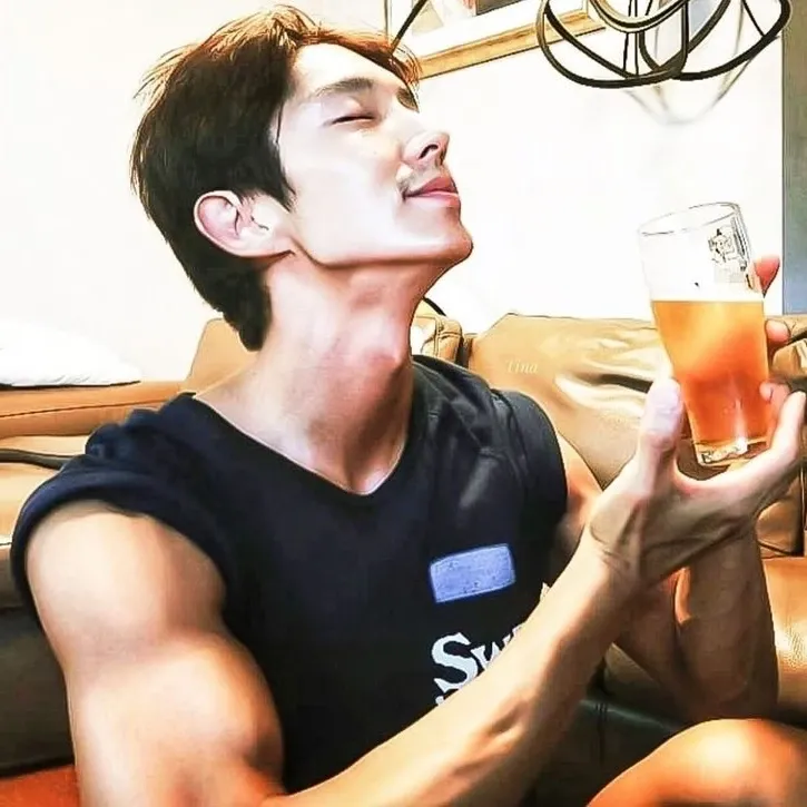 Foto terbaru dari Lee Joongi