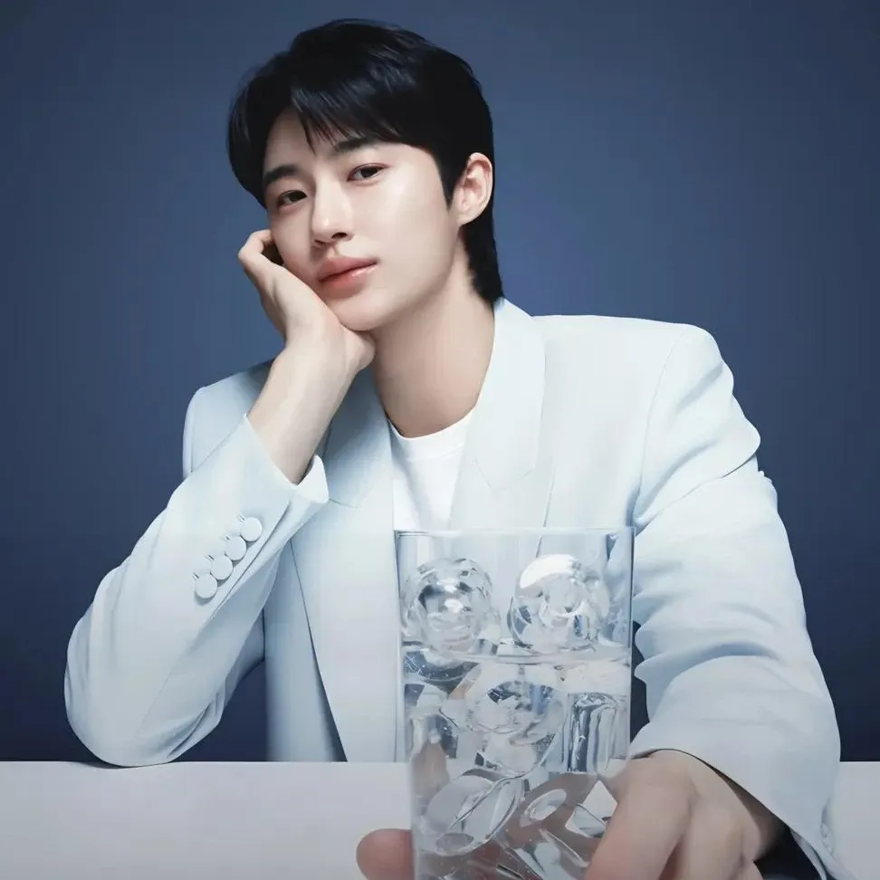 Recent activity shot of Byeon Wooseok