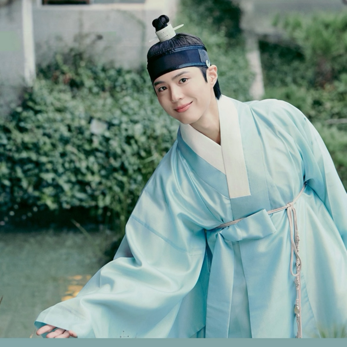 A moment captured by a fan of Park Bogum