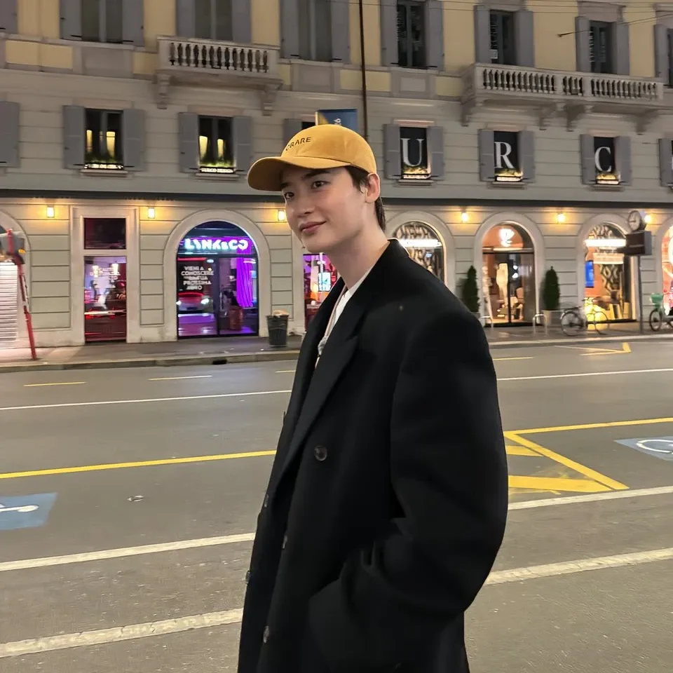 Behind-the-scenes cut of Lee Jongsuk