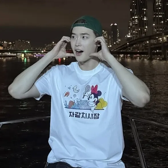 Recent activity shot of Lee Jongsuk