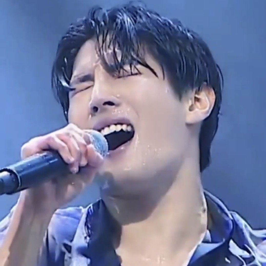 粉絲拍下的金俊賢瞬間