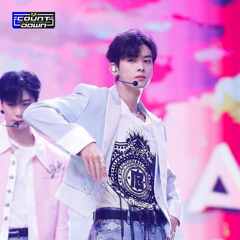 A moment captured by a fan of Cha Eunwoo