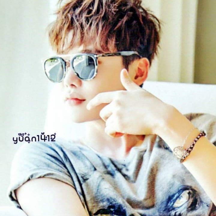 Behind-the-scenes cut of Lee Jongsuk