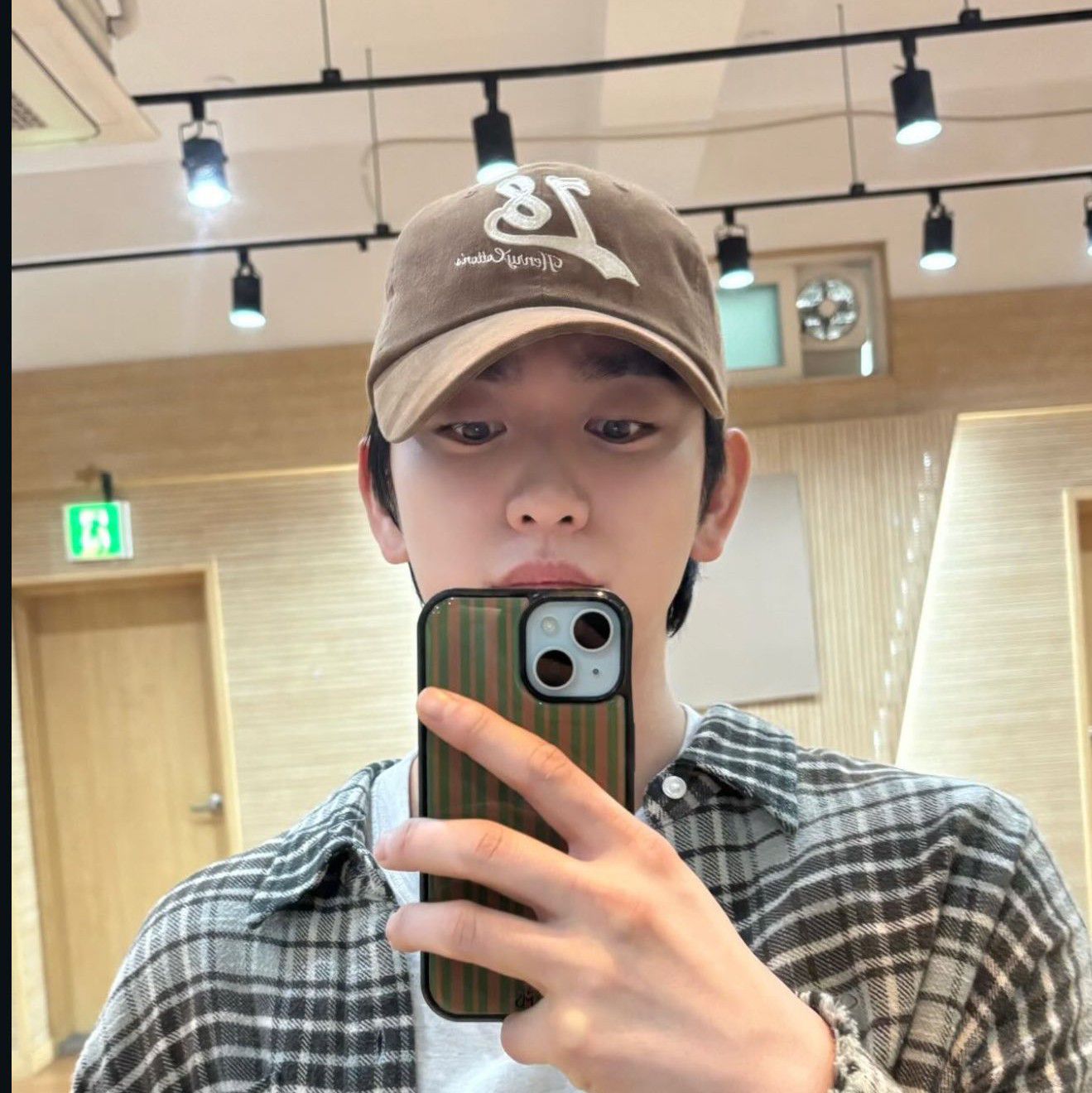 Foto kegiatan terbaru dari Park Jinyoung
