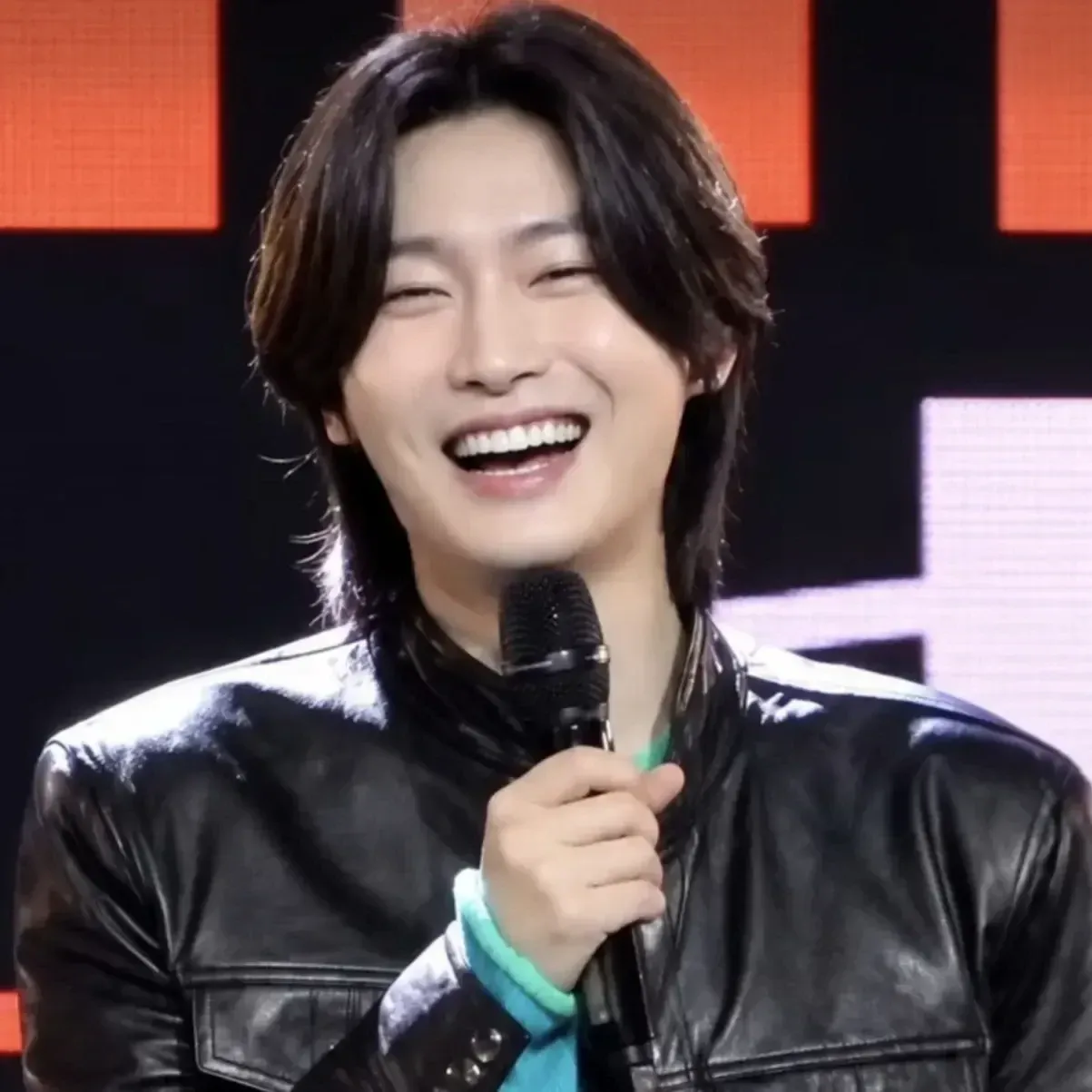 Behind-the-scenes cut of Kim Yongbin