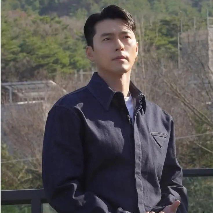 Momen yang diabadikan oleh penggemar Hyun Bin