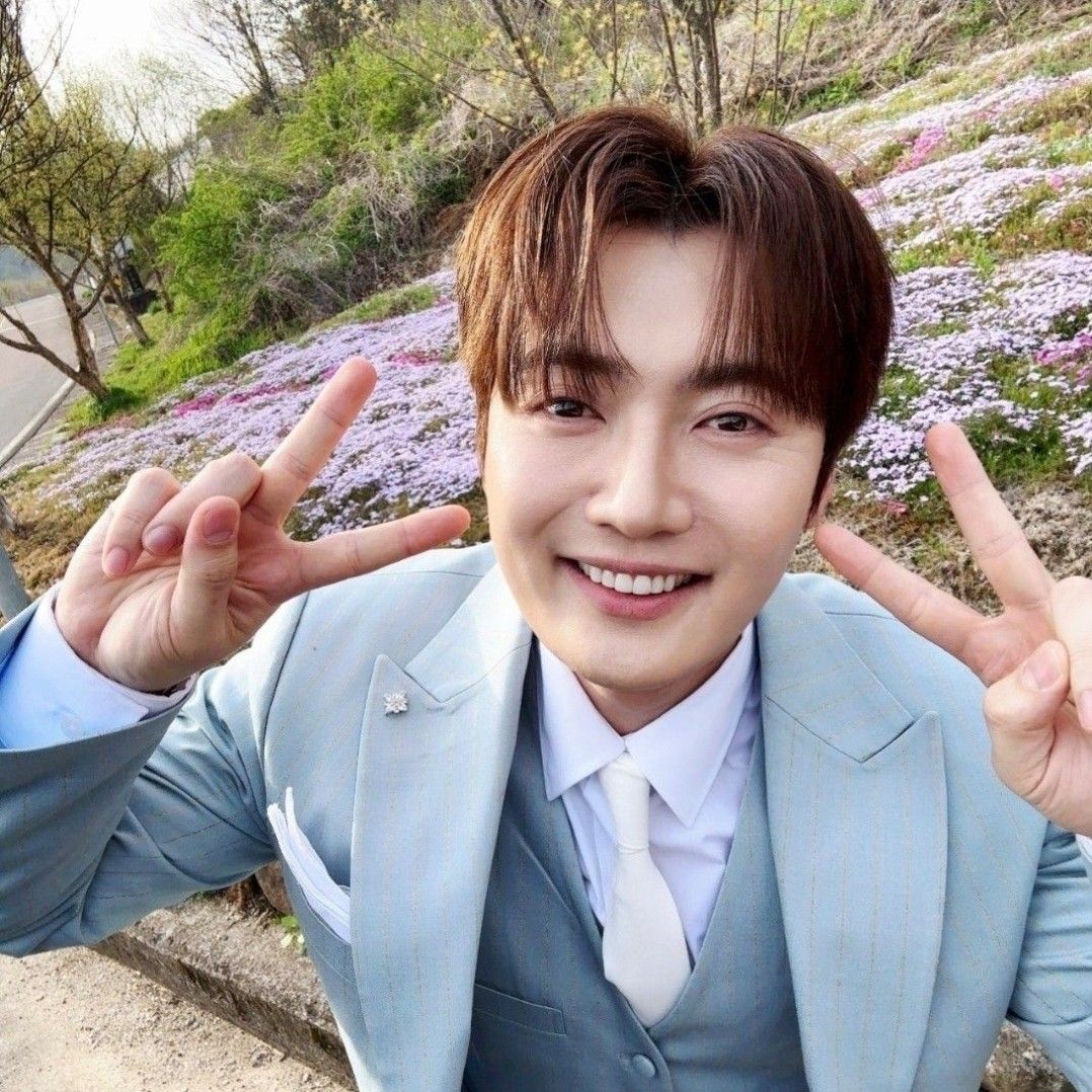 A moment captured by a fan of Son Binah