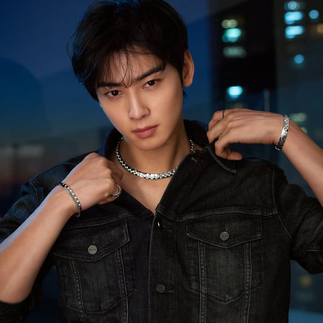 Latest photo of Cha Eunwoo