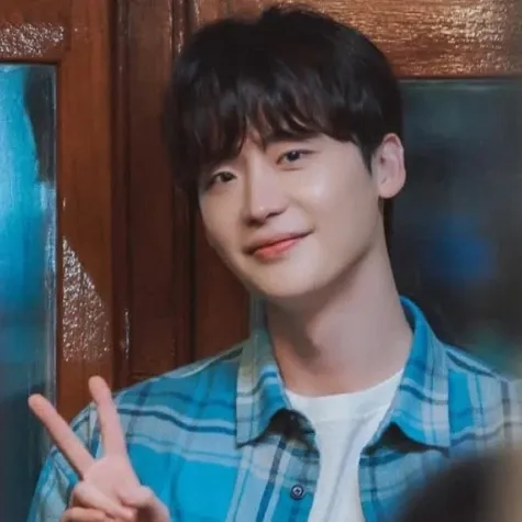 A moment captured by a fan of Lee Jongsuk
