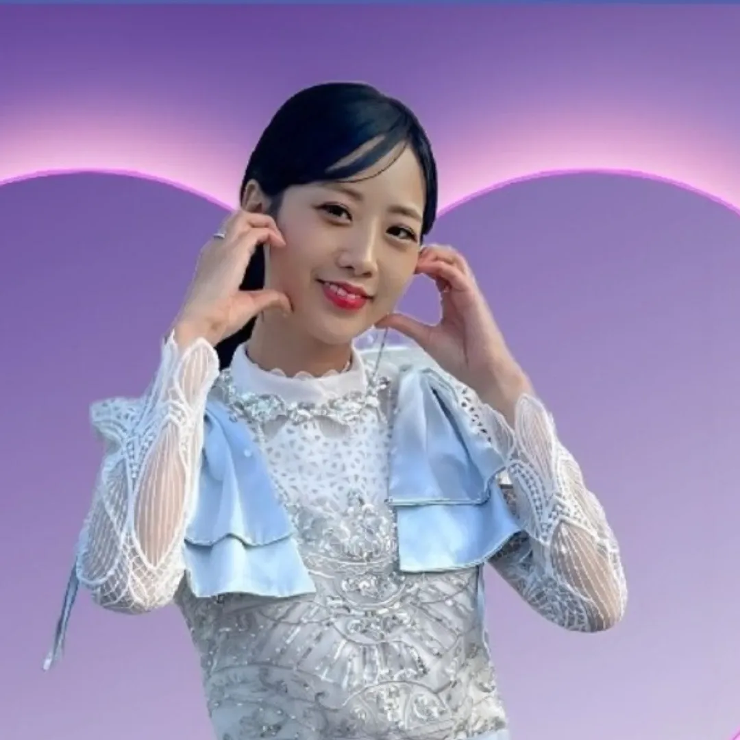 Behind-the-scenes cut of Kang Hyeyeon