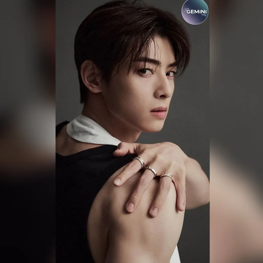 A moment captured by a fan of Cha Eunwoo