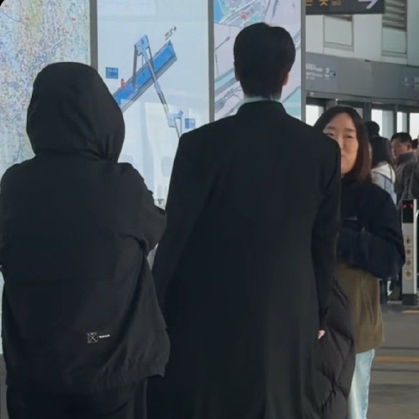 A moment captured by a fan of Lee Joonhyuk