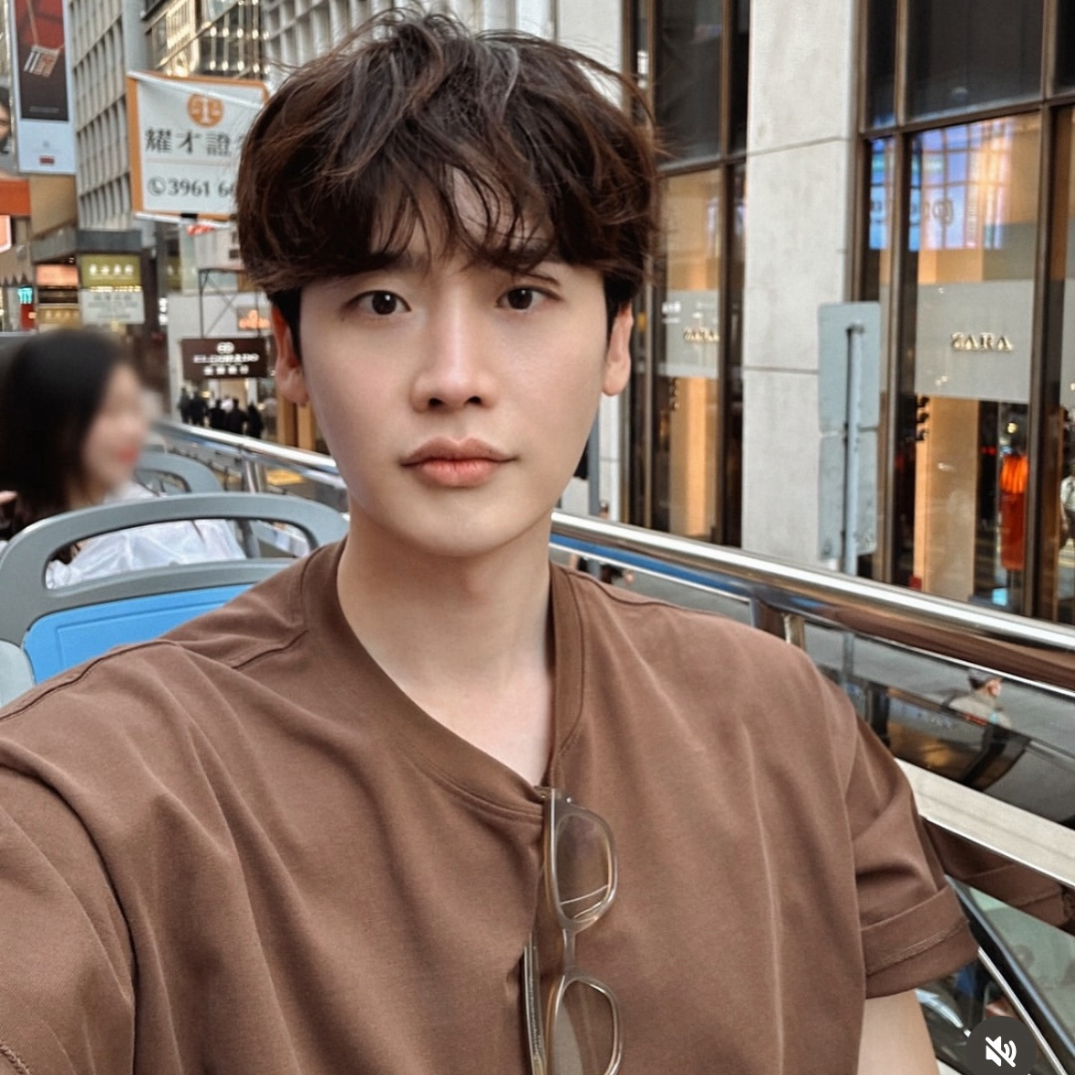 A moment captured by a fan of Lee Jongsuk