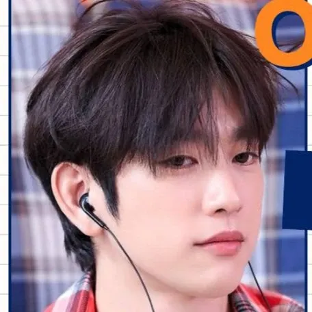 A moment captured by a fan of Park Jinyoung