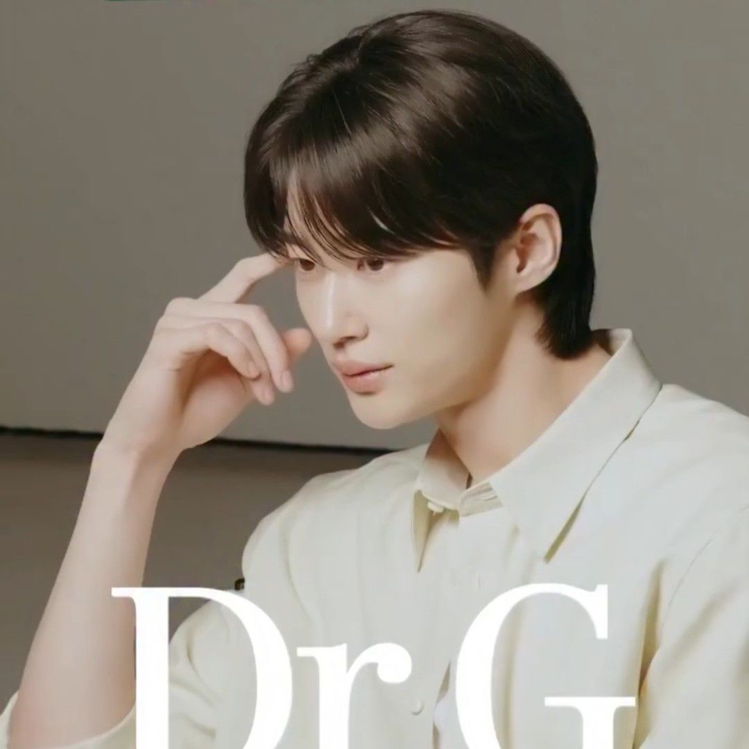 Behind-the-scenes cut of Byeon Wooseok