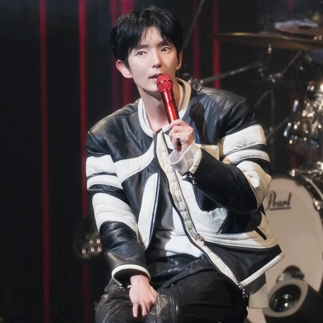 A moment captured by a fan of Lee Joongi