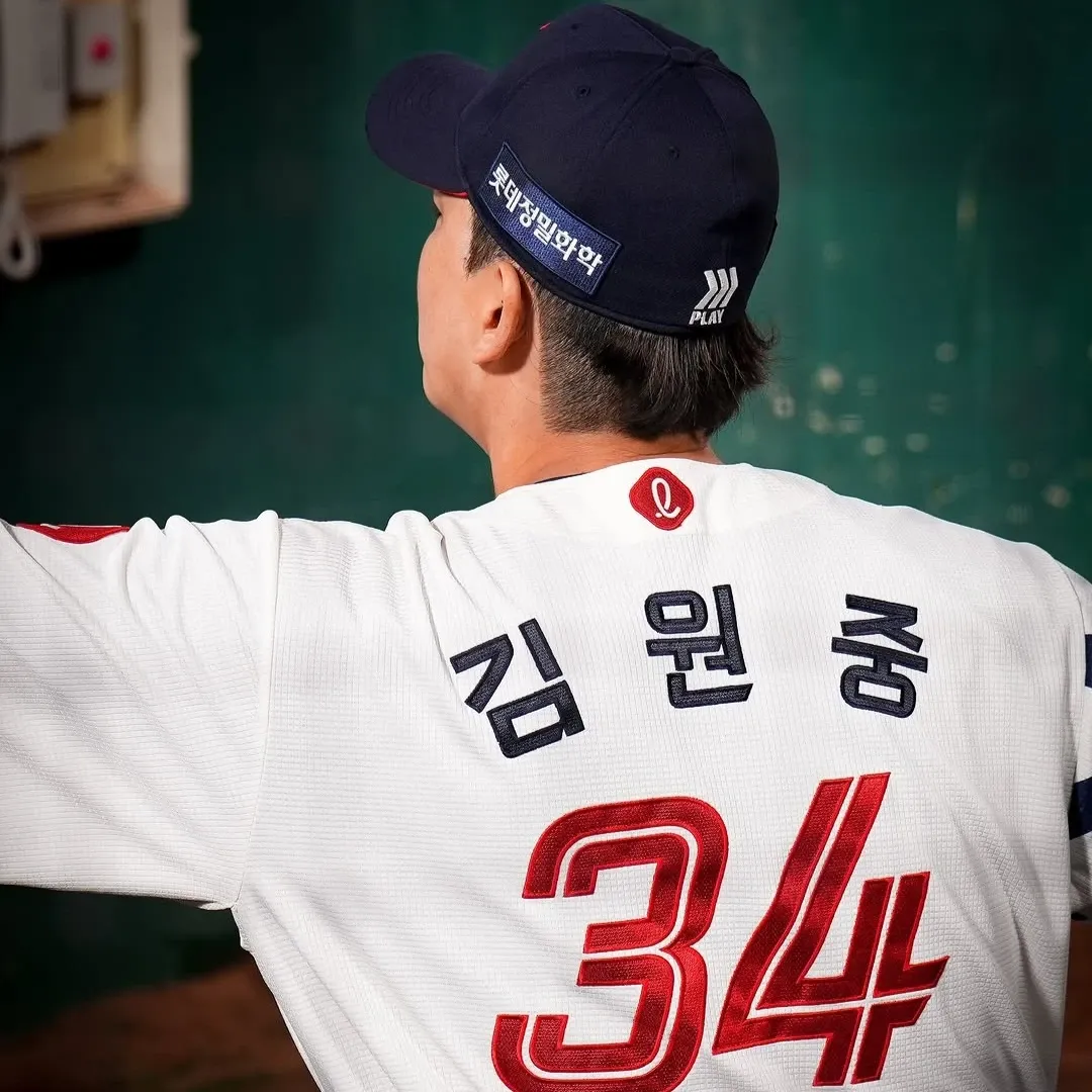 Behind-the-scenes cut of Kim Wonjung