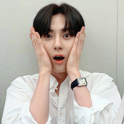 황민현 최근 활동샷