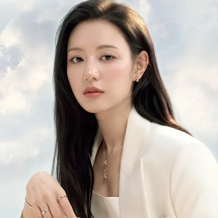Recent activity shot of Kim Jiwon