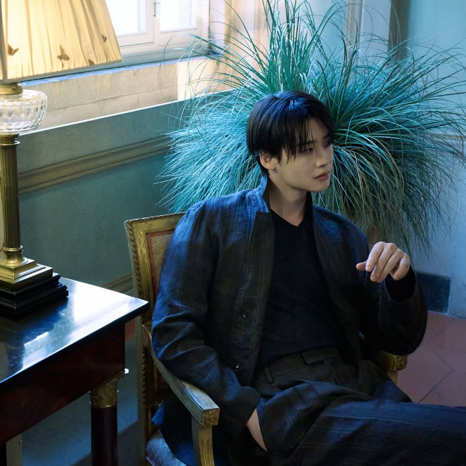 Behind-the-scenes cut of Lee Jongsuk