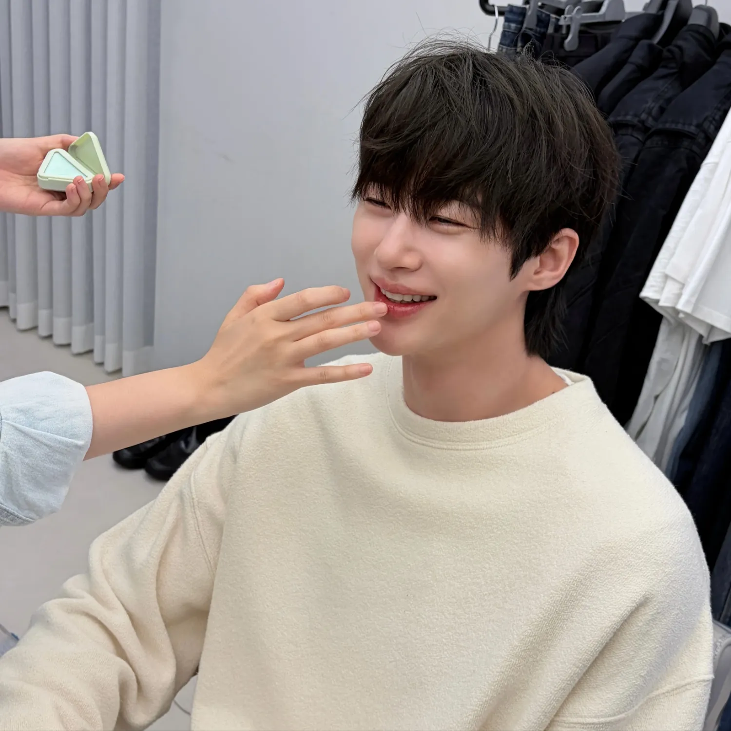 Behind-the-scenes cut of Byeon Wooseok