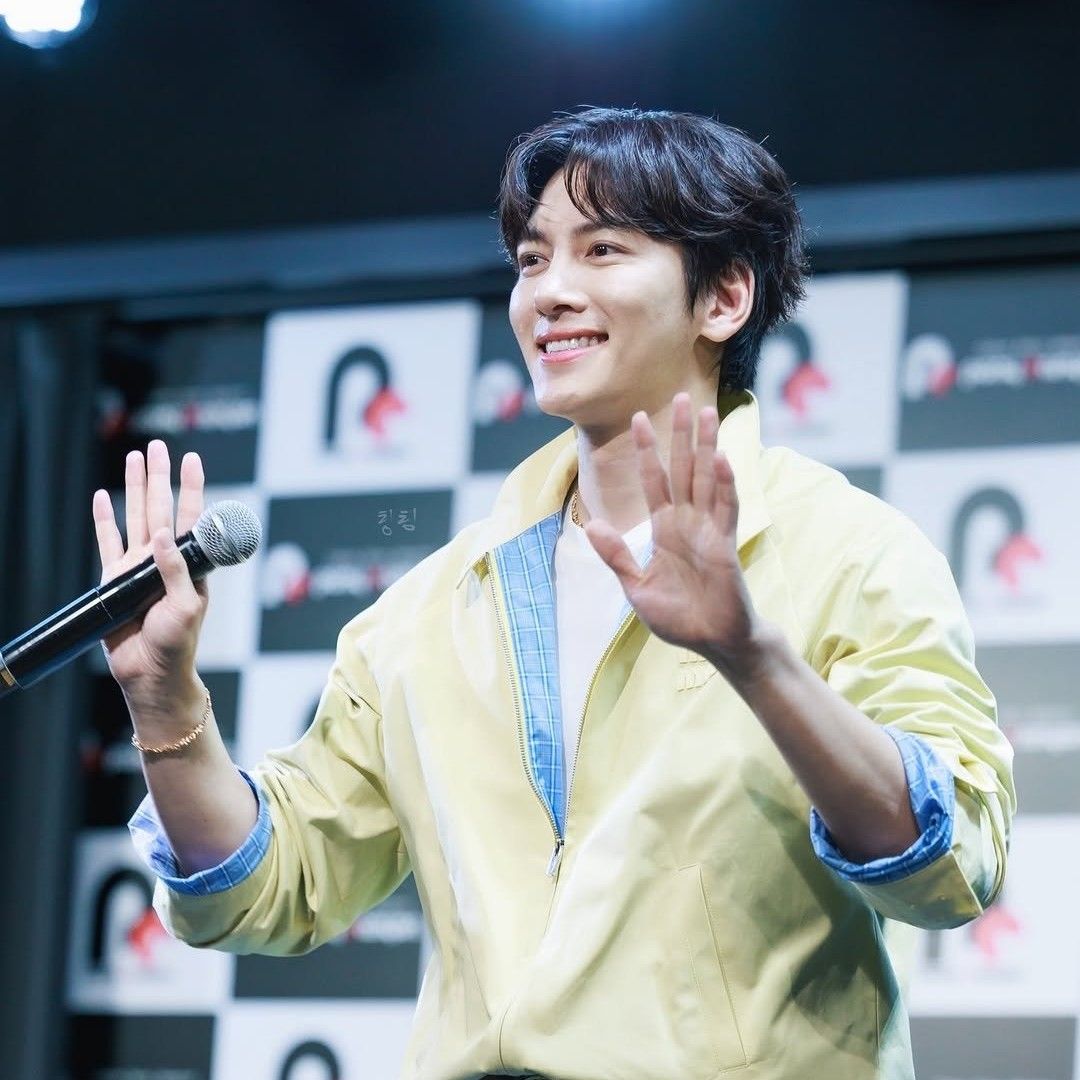 Behind-the-scenes cut of Ji Changwook