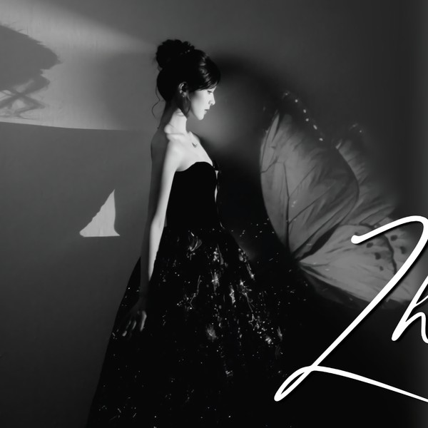 Today’s standout profile photo of Zhang Miaoyi on Choeaedol Celeb