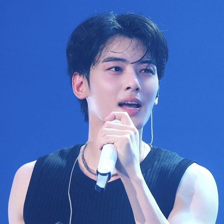 Latest photo of Cha Eunwoo