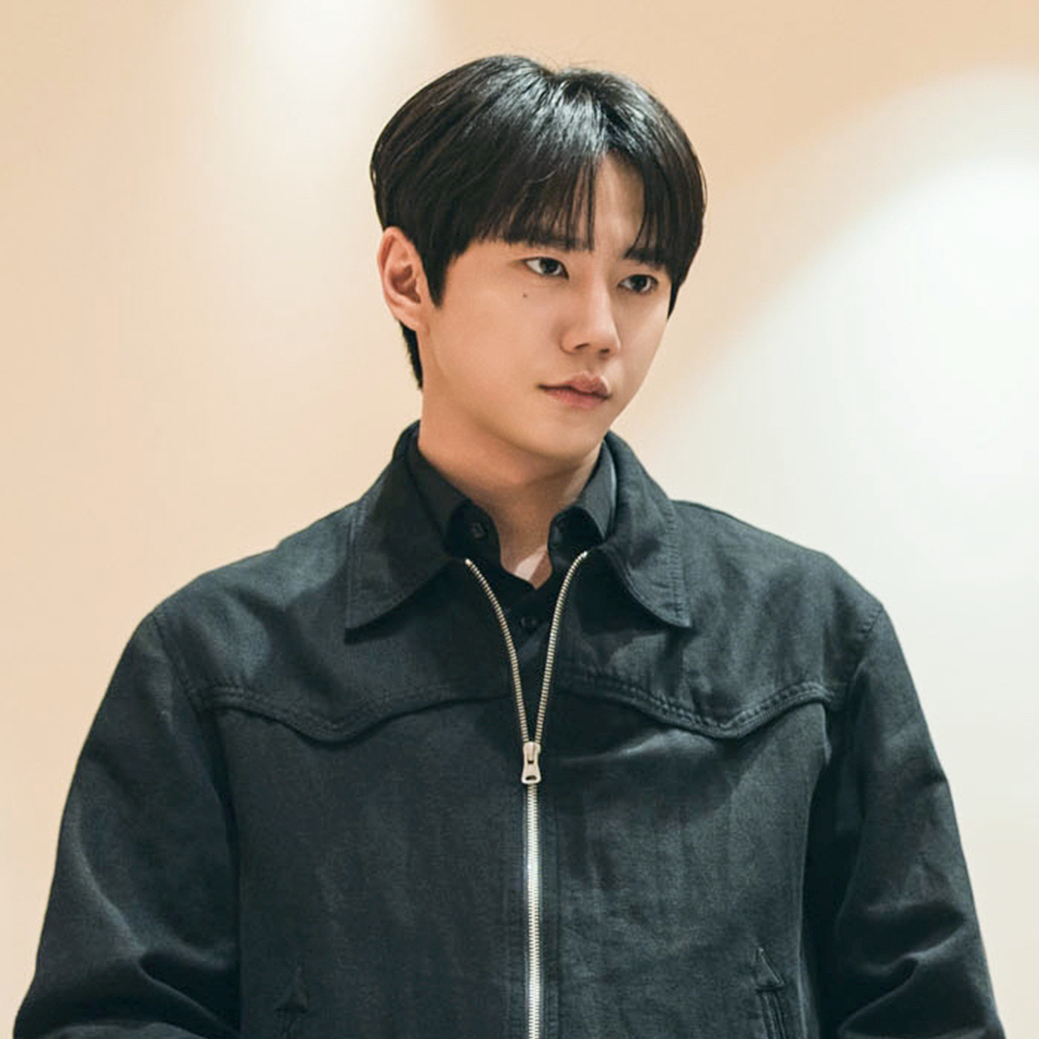 Behind-the-scenes cut of Lee Junyoung