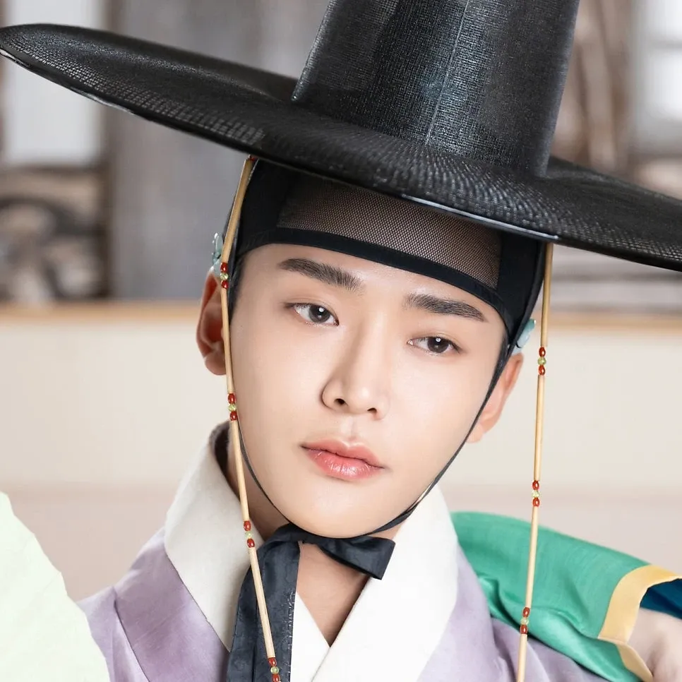 로운의 최신 사진