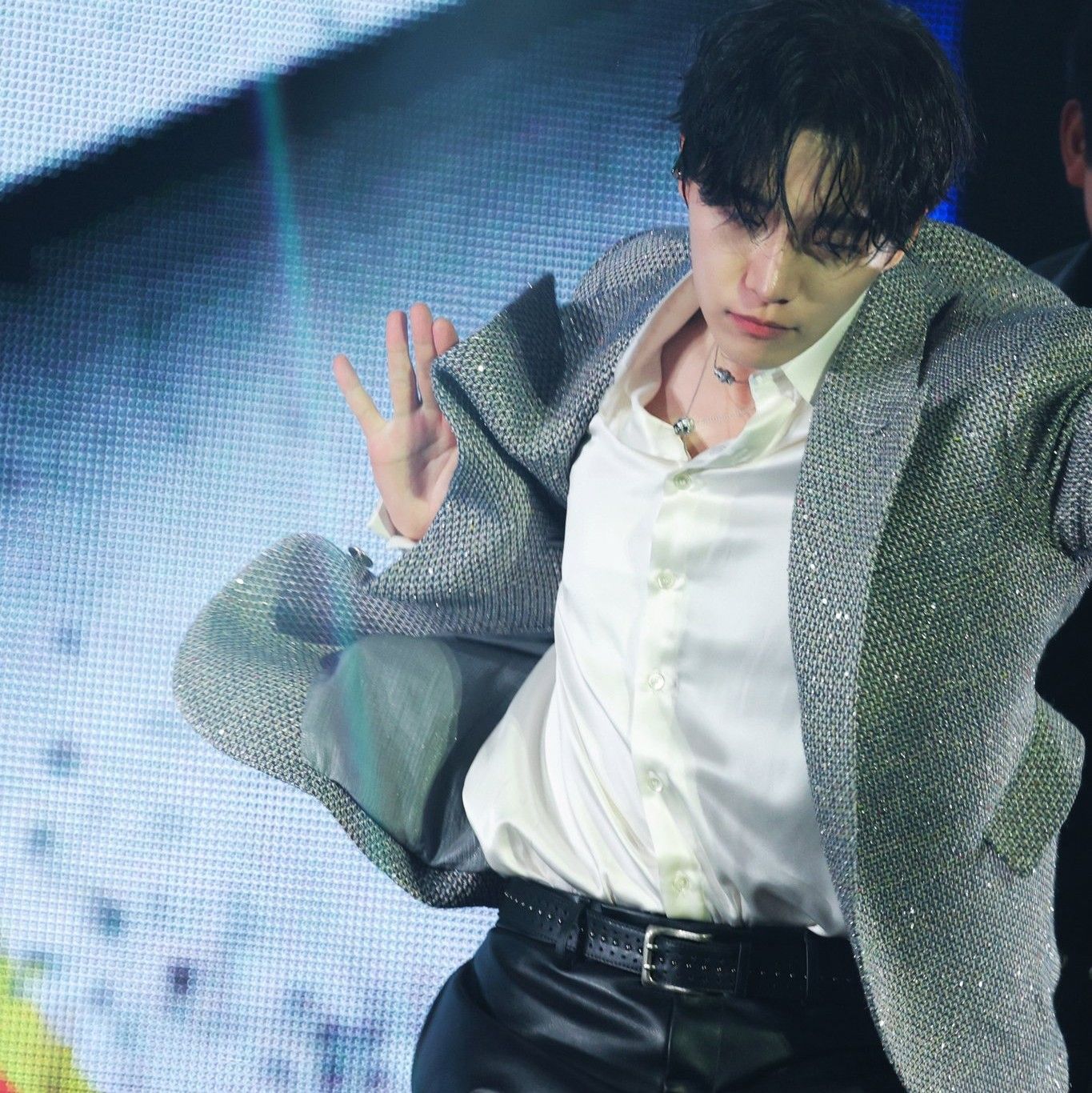 イ・ジュノのビハインドカット