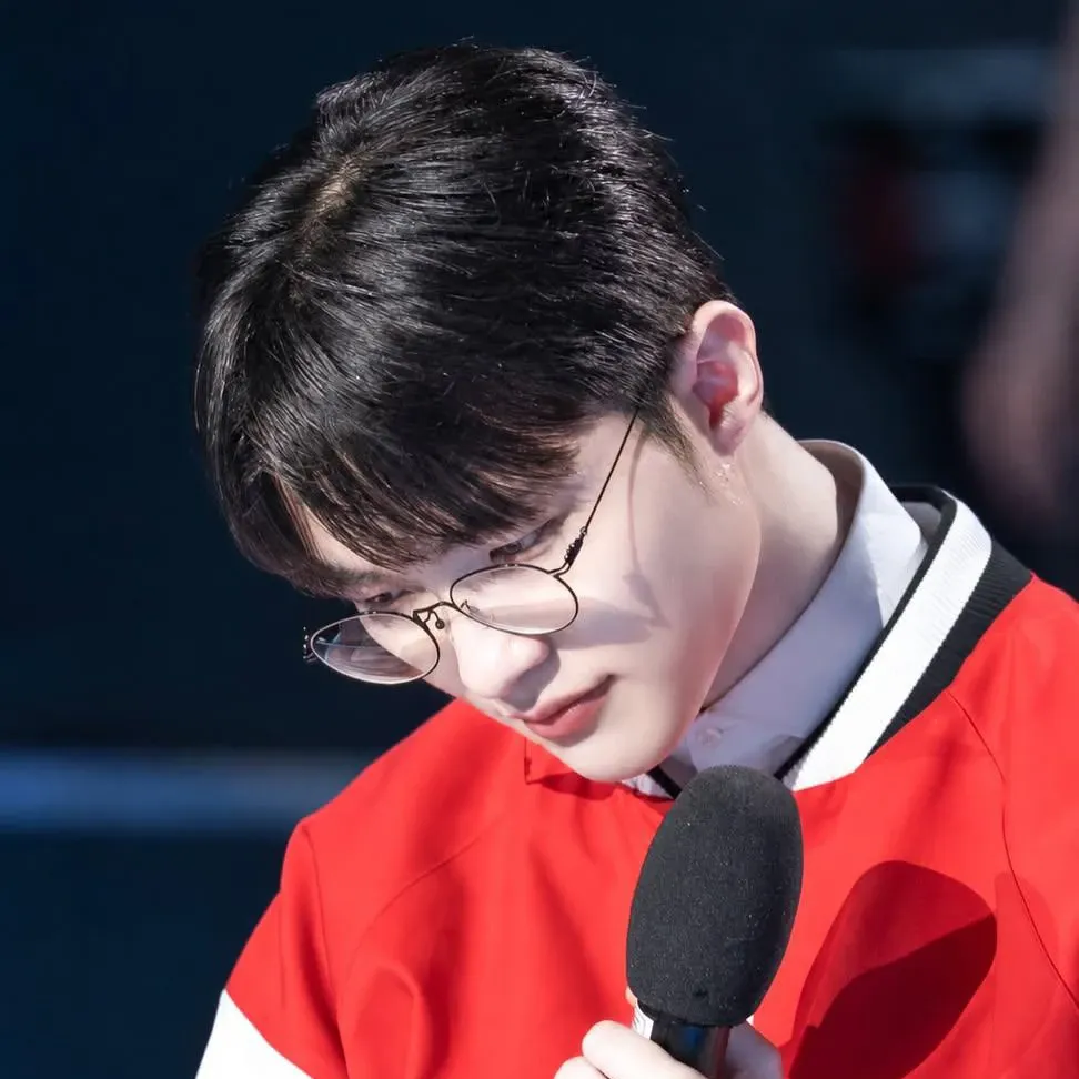 A moment captured by a fan of Faker