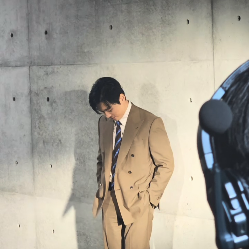 Behind-the-scenes cut of Namkoong Min