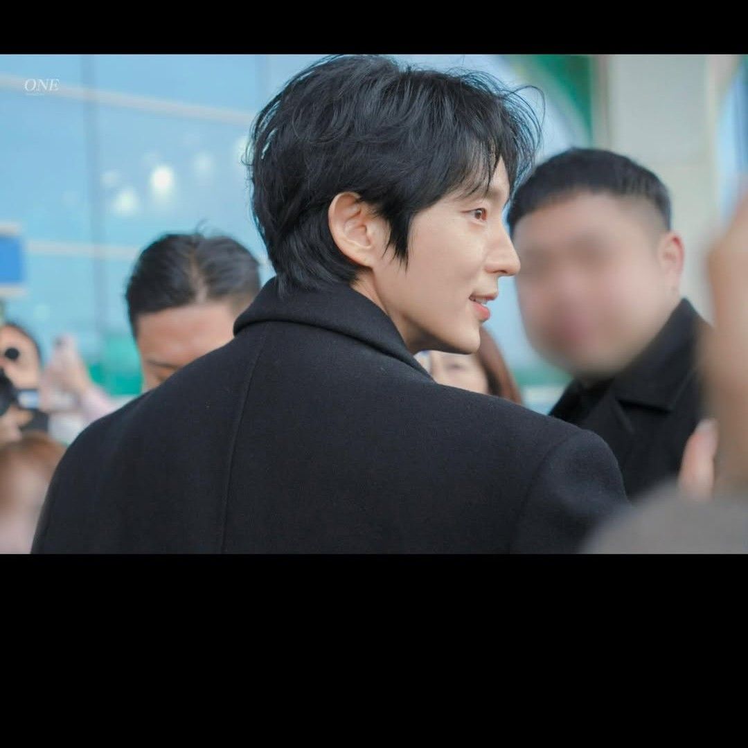 A moment captured by a fan of Lee Joongi