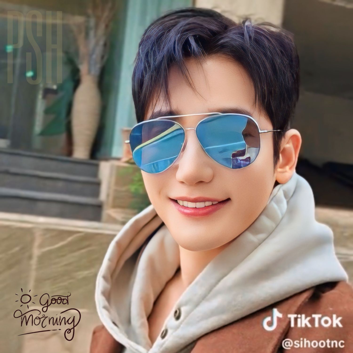 A moment captured by a fan of Park Sihoo
