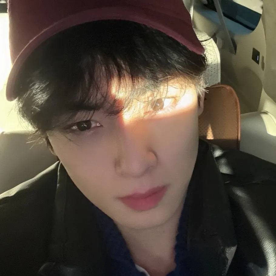 Behind-the-scenes cut of Cha Eunwoo