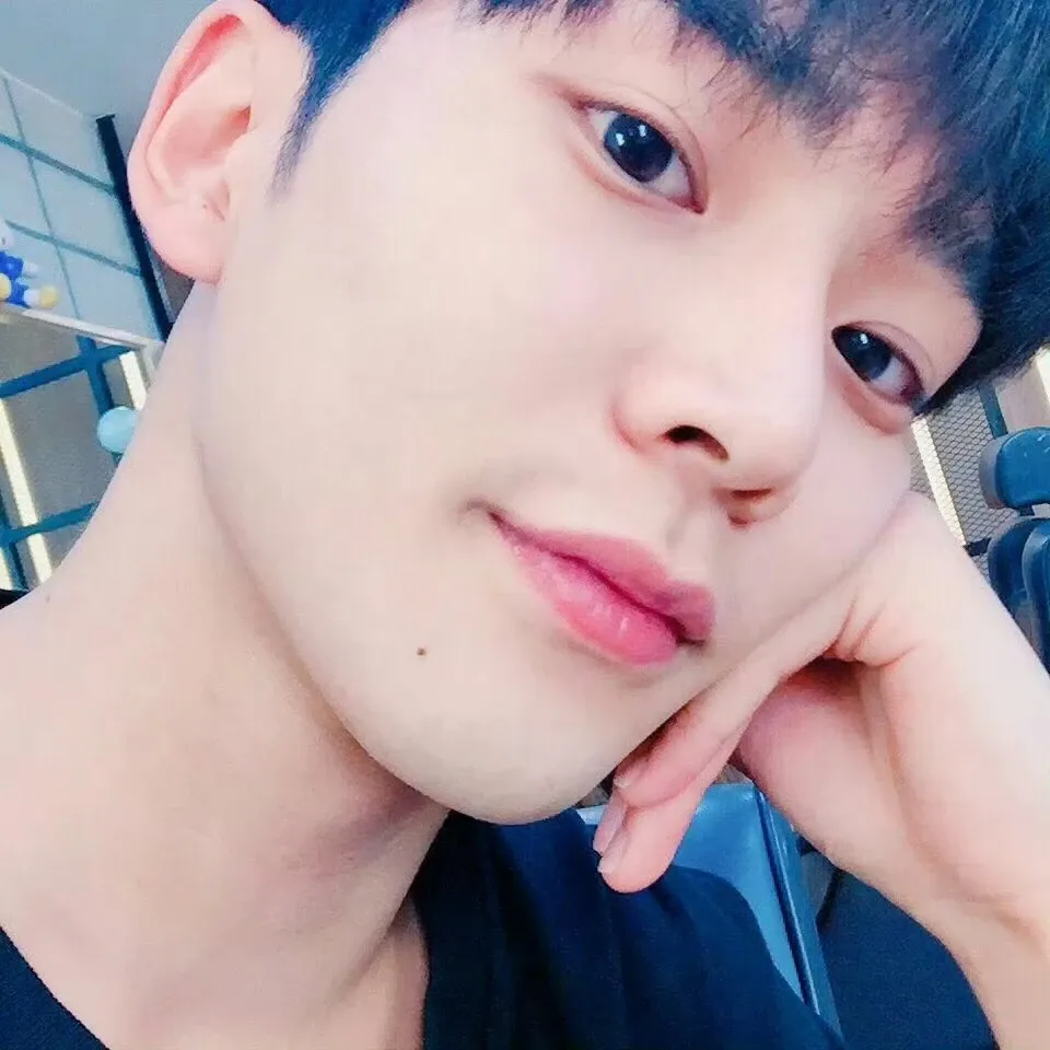 Cuplikan di balik layar dari Rowoon