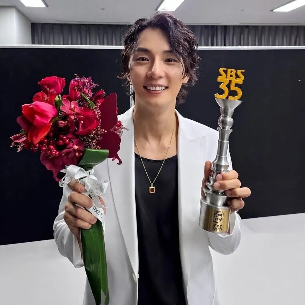 Behind-the-scenes cut of Yoon Shiyoon