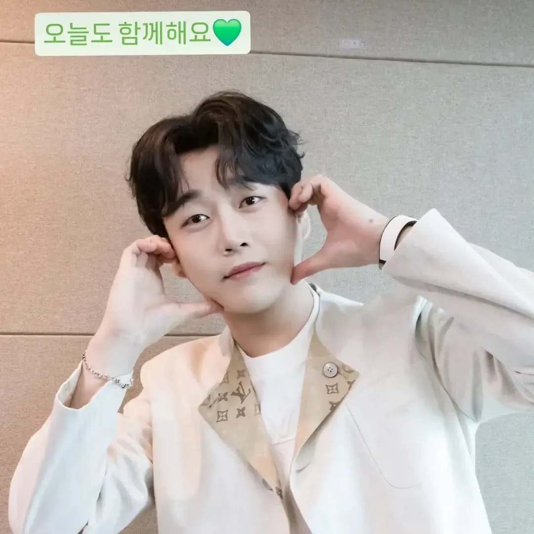 A moment captured by a fan of Hwang Youngwoong