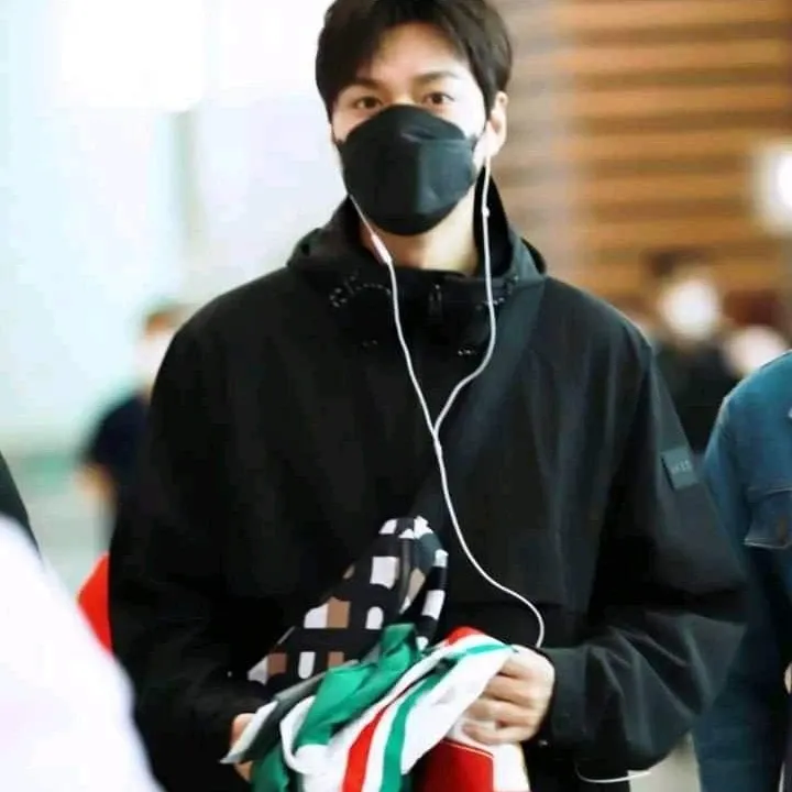 イ・ミンホの最近の活動ショット